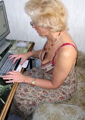 Olderwomanfun Model