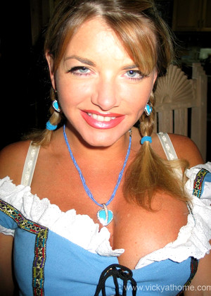 Vicky Vette